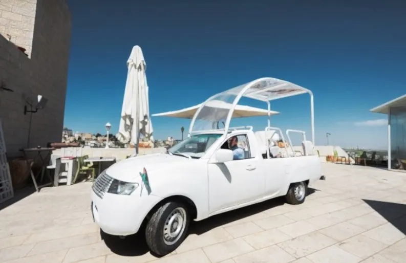 Papa-Movil-2