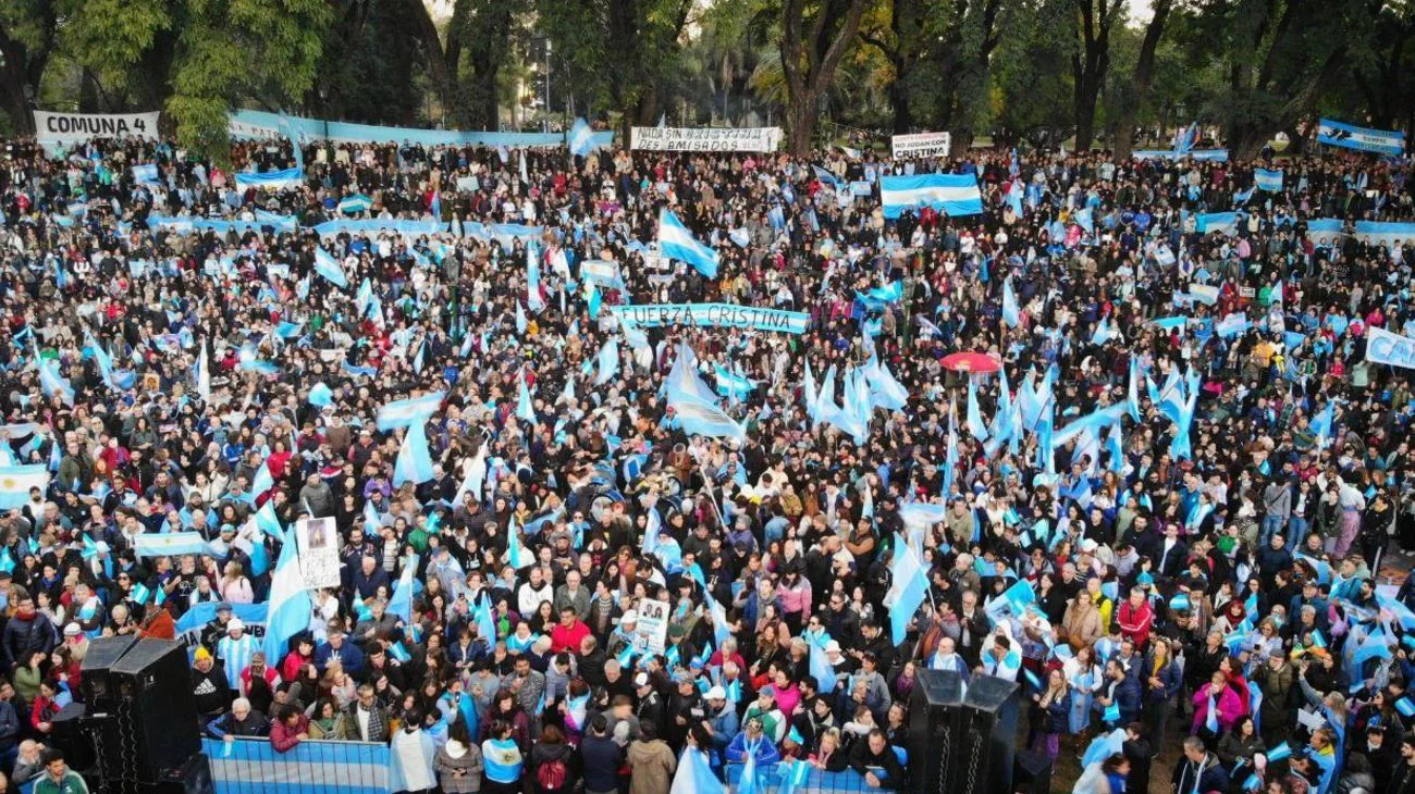 20250620-banderazo-por-cristina-kirchner-en-parque-lezama-2046759
