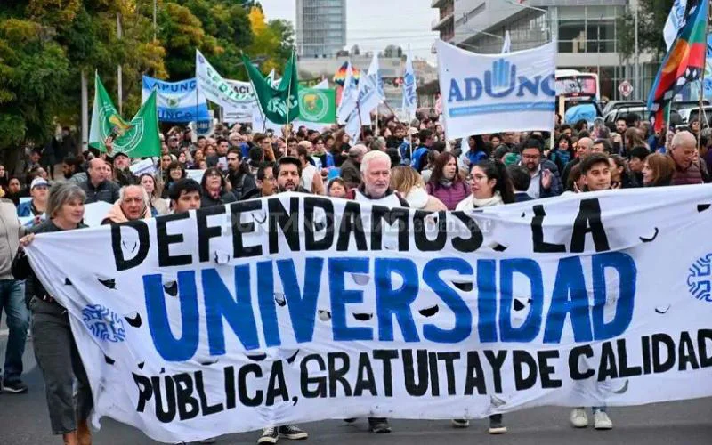 Universidad-Publica-Marcha-Archivo-